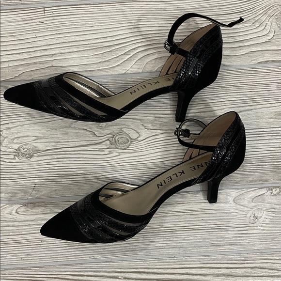 Anne Klein Black Pointed Heels - Picture 2 of 6